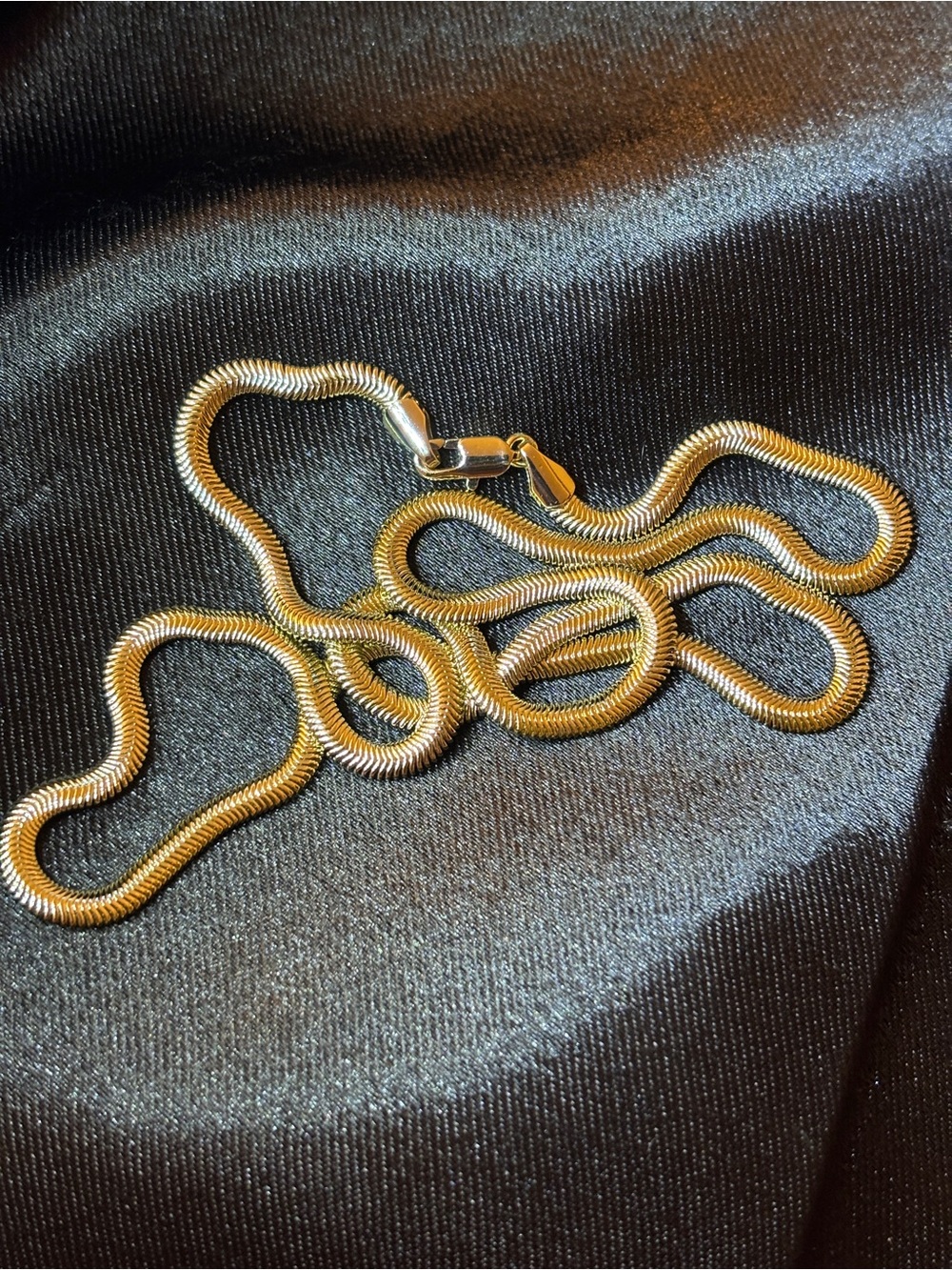 4mm Yellow Gold Herringbone Necklace 24in - Picture 6 of 16